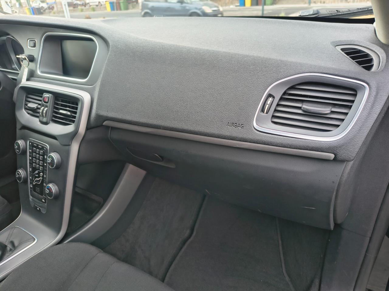 VOLVO V40 2.0 DIESEL SOLO 130.000 KM ANNO 2015