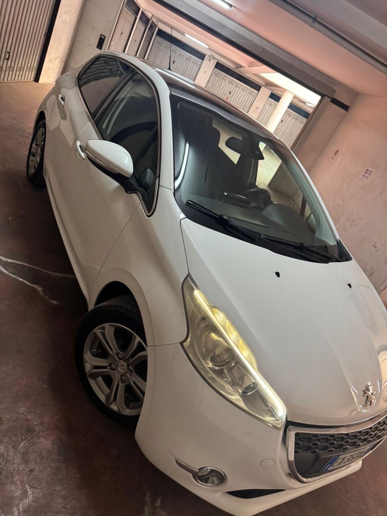 Peugeot 208 1.6 e-HDi 115 CV Stop&Start 5 porte Allure