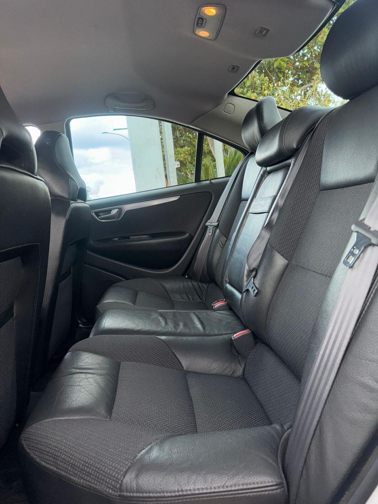 Volvo S60 2.4 D5 20V cat Summum