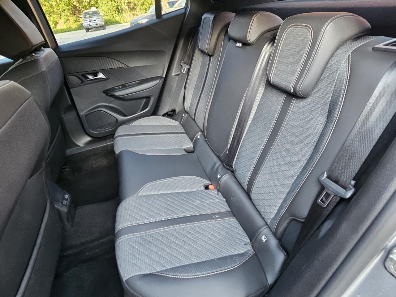 Peugeot 2008 PureTech 100 S&S Allure