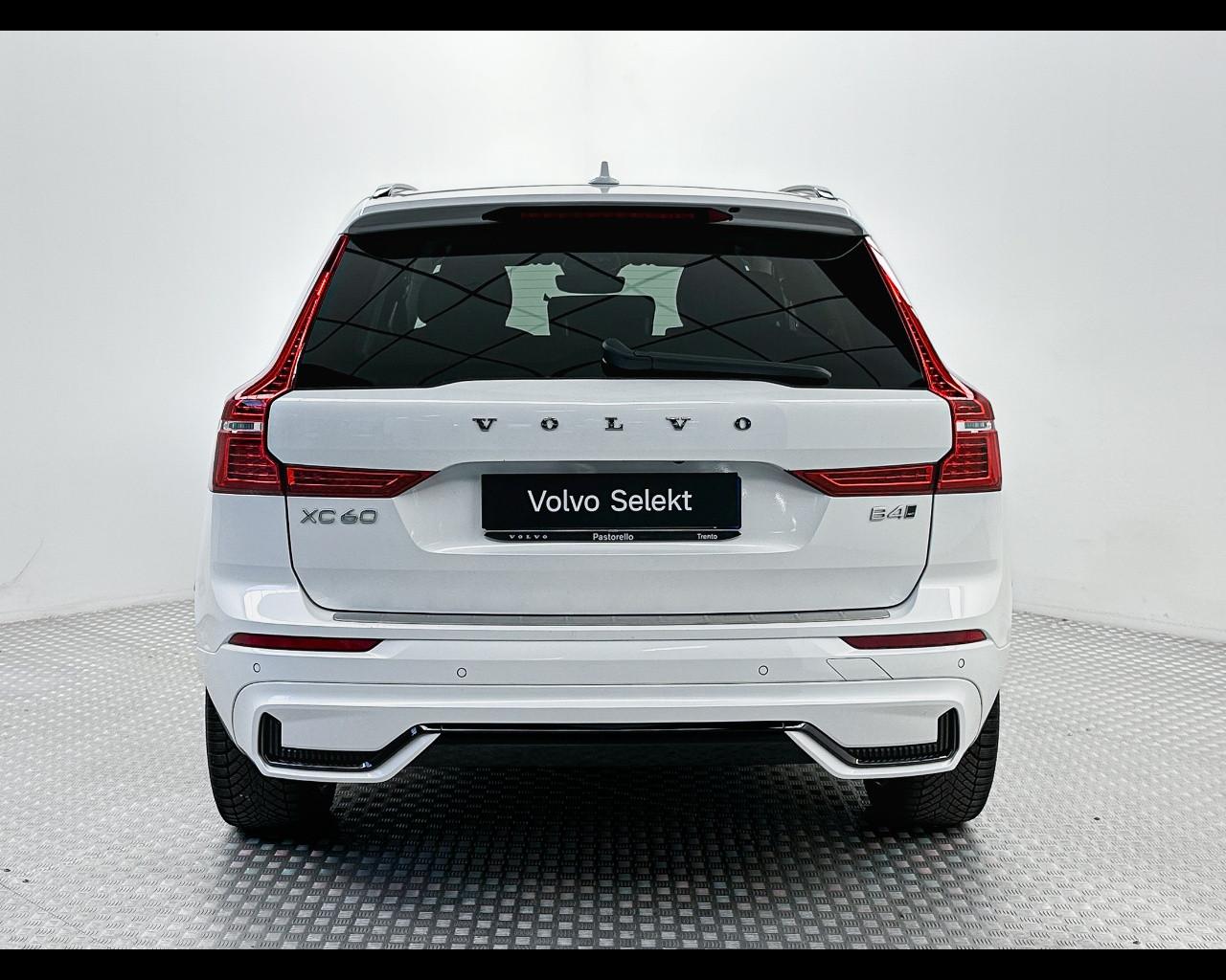VOLVO XC60 (2017-->) - XC60 B4 (d) AWD automatico Plus Dark