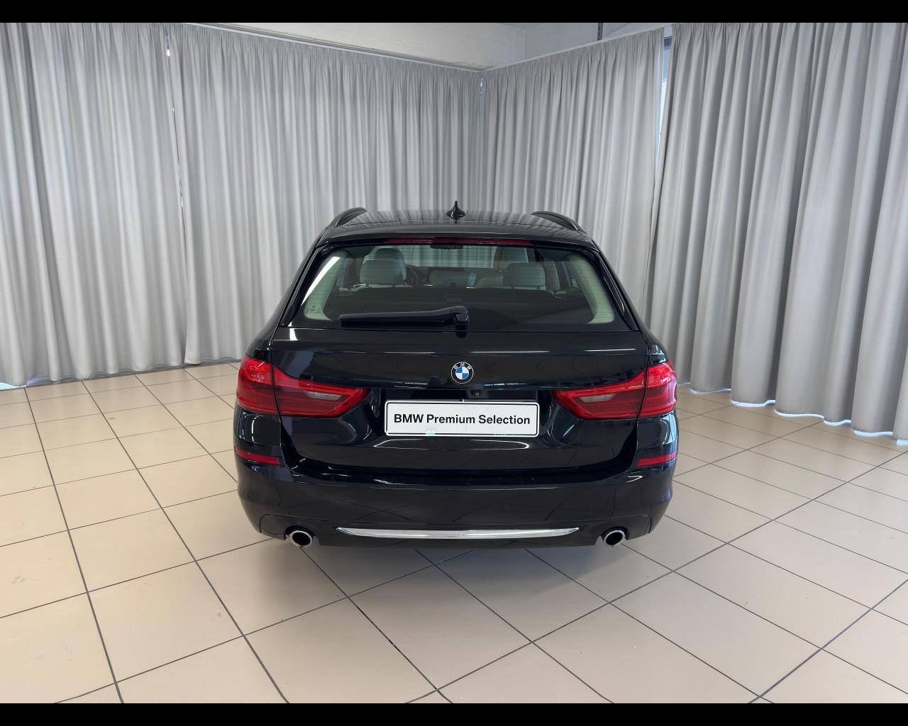 BMW Serie 5(G30/31/F90) - 518d Touring Luxury