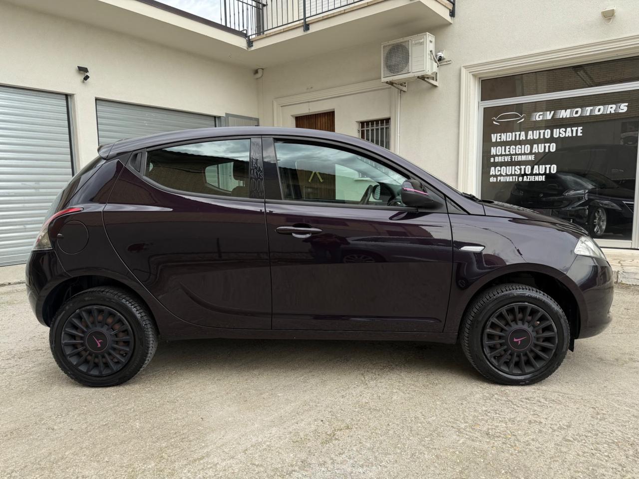 Lancia Ypsilon 0.9 TwinAir 85 CV 5 porte Metano Ecochic Elefantino