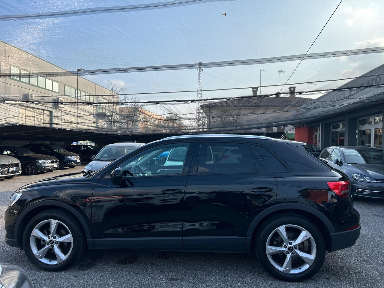 Audi Q3 35 2.0 tdi s-tronic