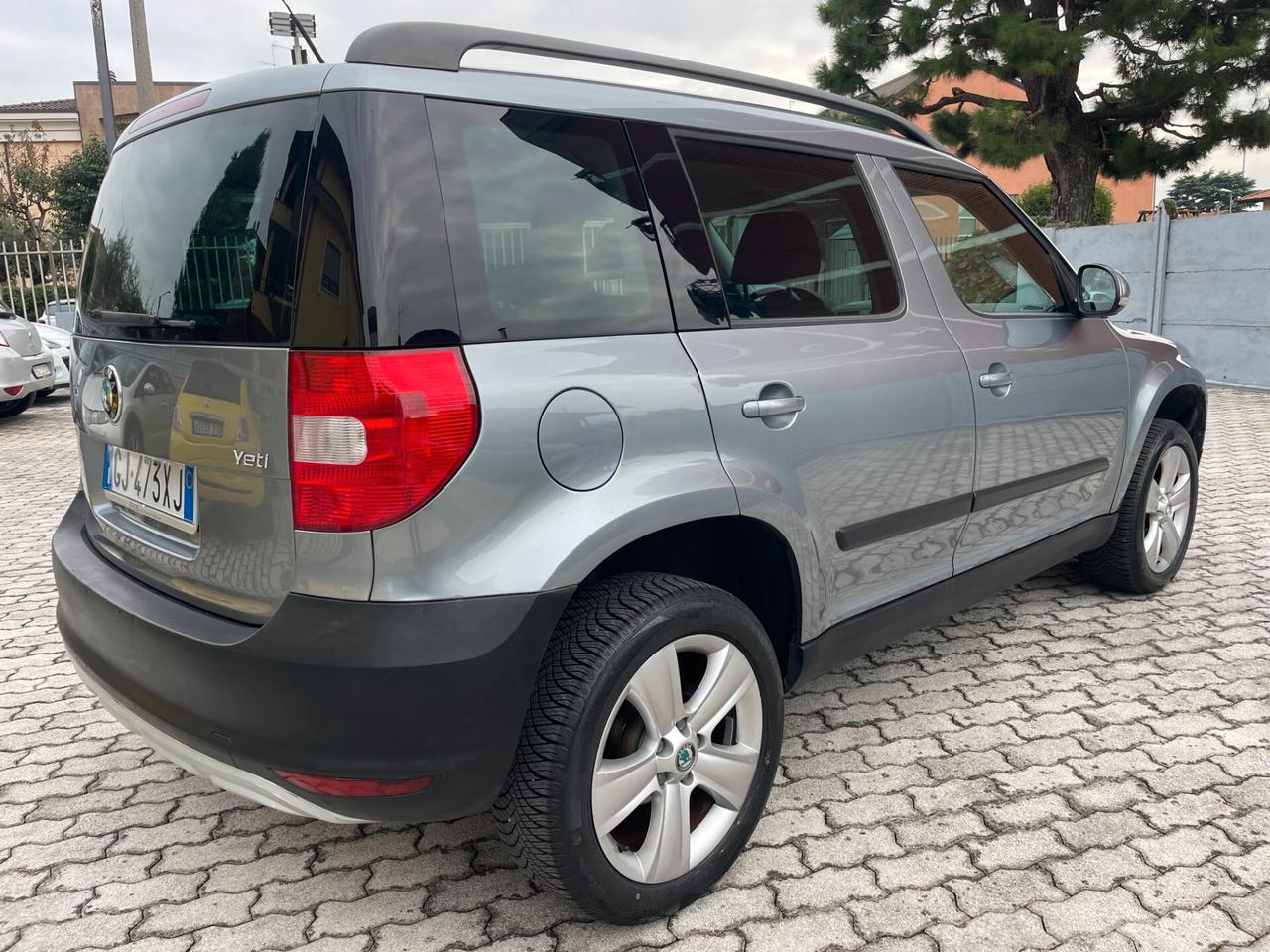 Skoda Yeti 1.2 tsi Elegance (experience) GOMME NUOVE !!