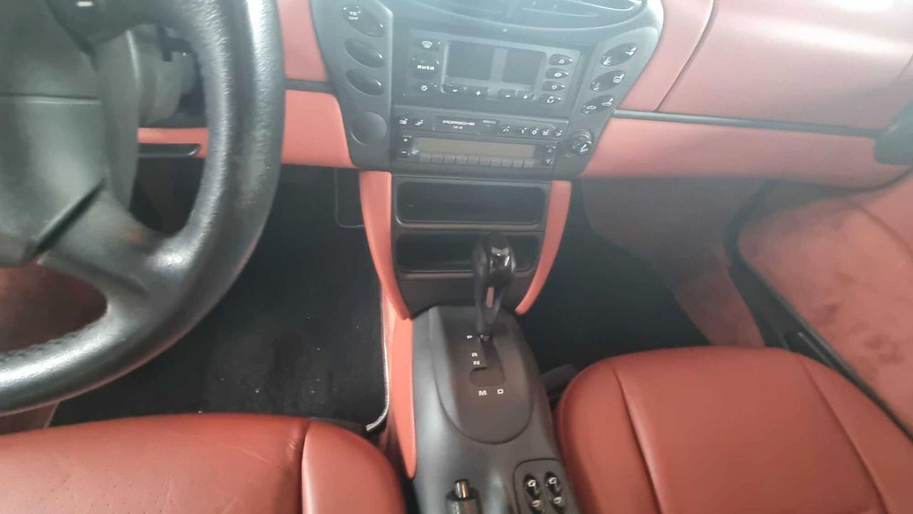 Porsche Boxster 2.5i 24V cat