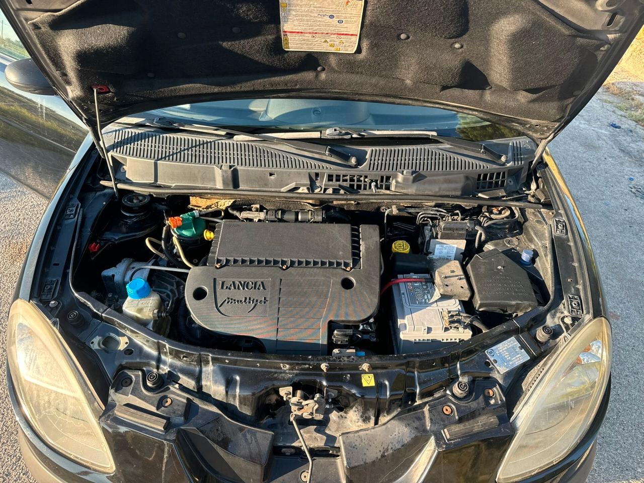 Lancia Ypsilon 1.3 MJT 75 CV Platino