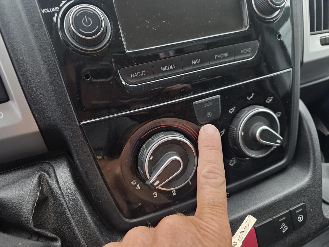 Fiat ducato cassone fisso e gru