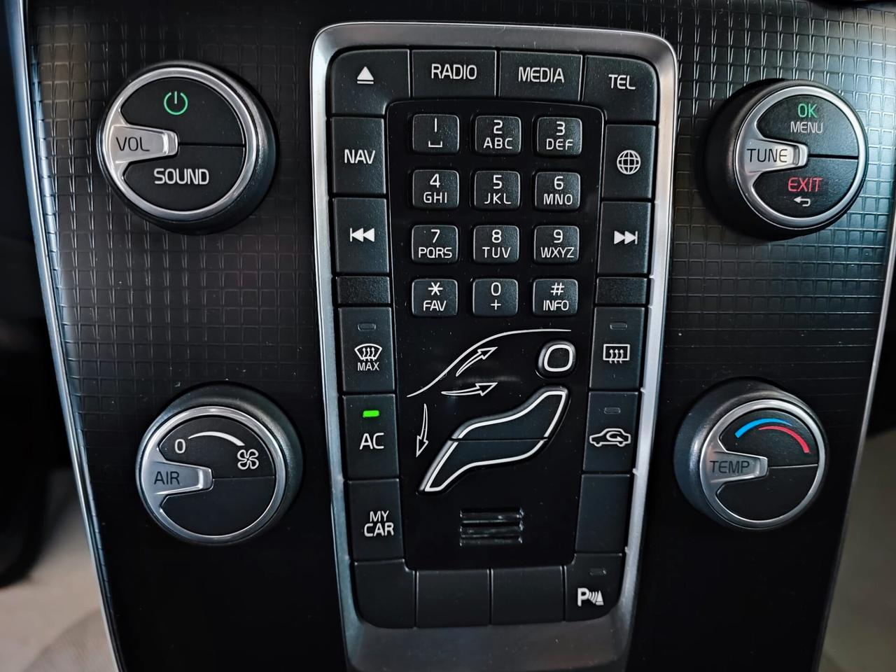 Volvo V40 D2 R-design