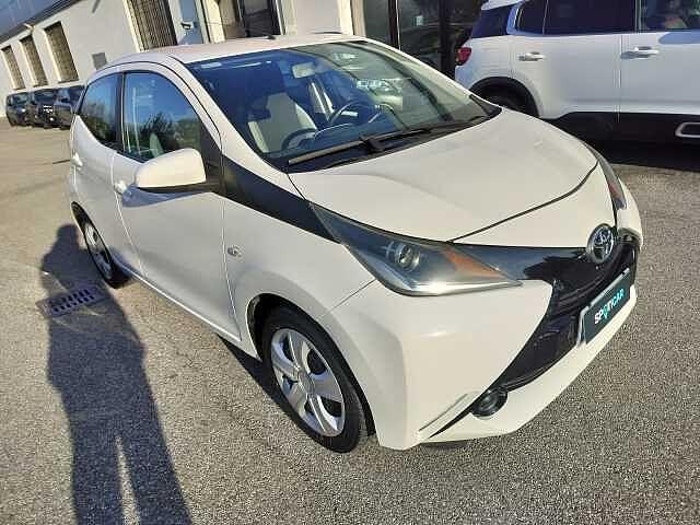 Toyota Aygo 1.0 VVT-i 69 CV 5 porte x-play MMT