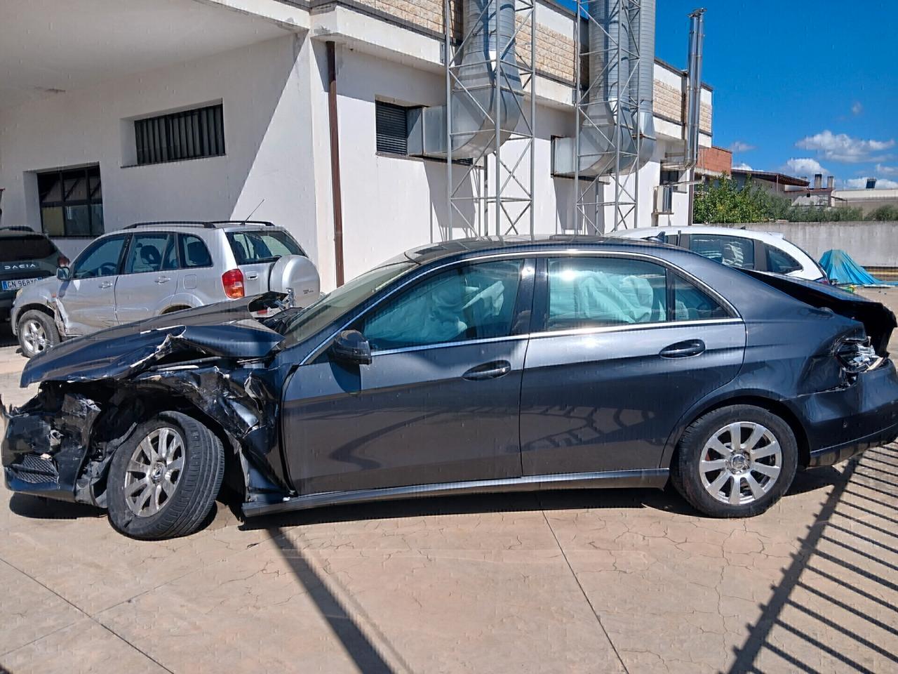 MERCEDES-BENZ E 200 BlueTEC Executive SINISTRATA
