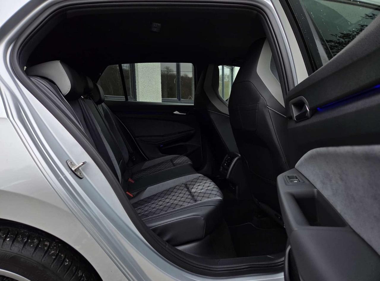 Volkswagen Golf 1.0 eTSI R-line DSG