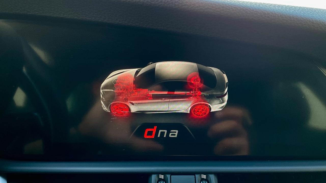 ALFA ROMEO GIULIA 2.2 Q4 VELOCE TURBODIESEL 210CV - SEDILI ELETTRICI IN PELLE RISCALDABILI, VOLANTE RISCALDATO, FULL LED