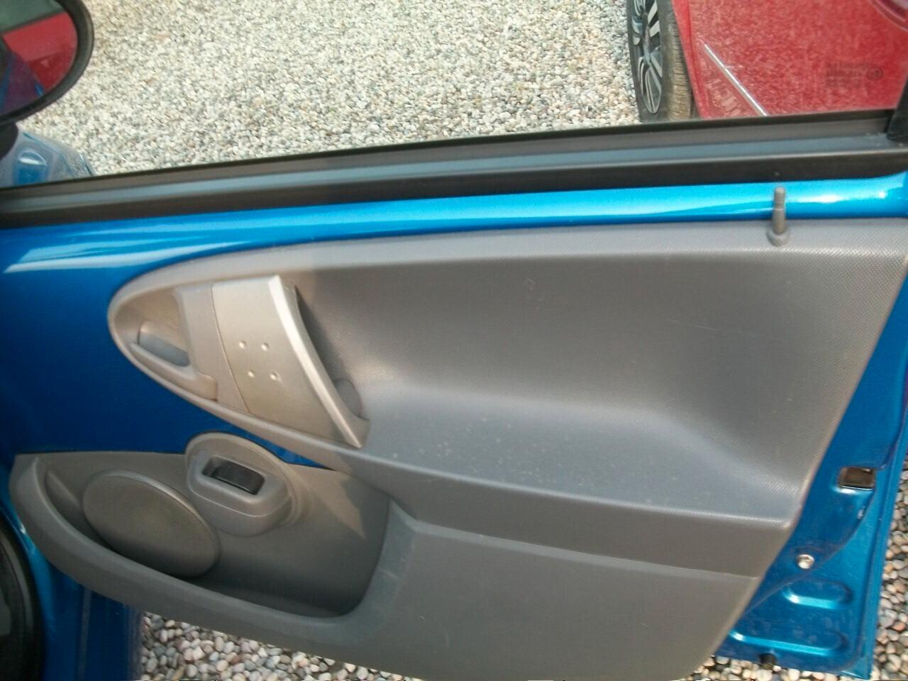 Toyota Aygo 1.0 12V VVT-i 5 porte Sol CC 998 BENZINA SI NUOVI PATENTATI GARANZIA UN ANNO KM 122500 COME NUO