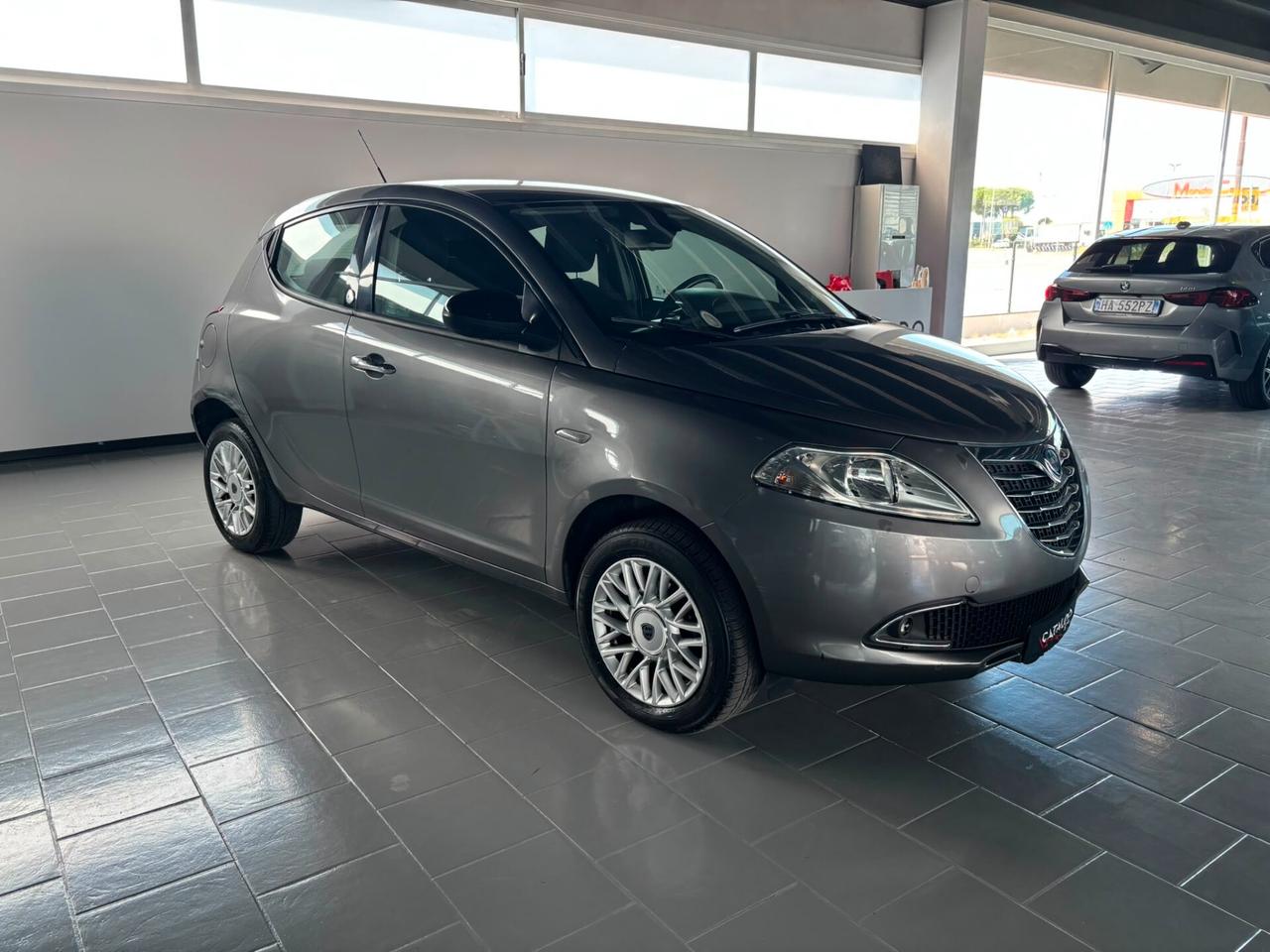 Lancia Ypsilon 0.9 TwinAir 85 CV 5 porte Metano Ecochic Gold
