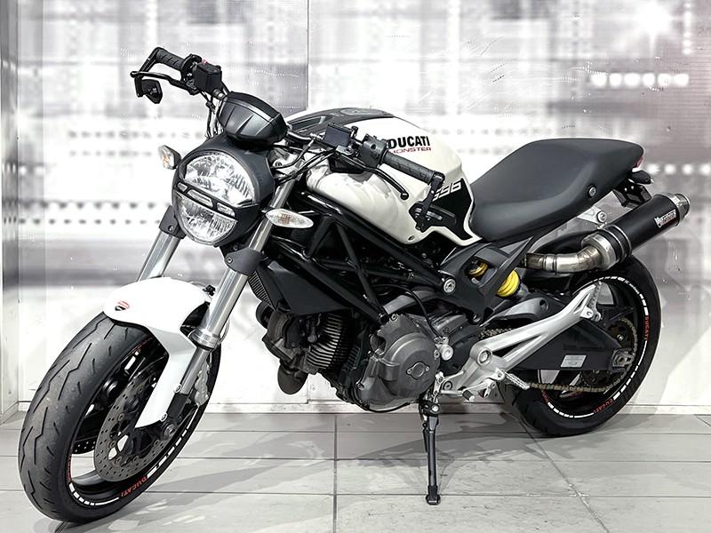 Ducati Monster 696