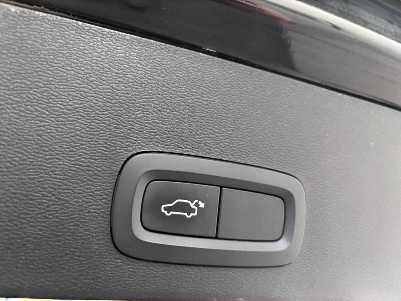 Volvo XC40 R-DESIGN LET-NAVI-TETTO