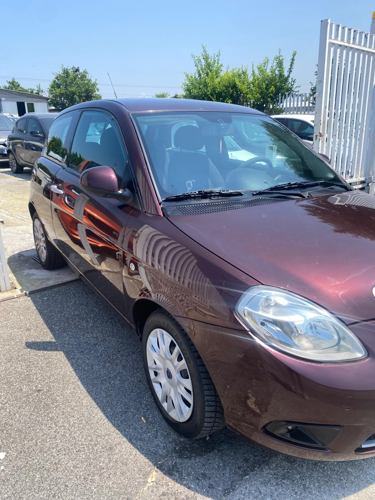 Lancia Ypsilon 1.3 MJT 75 CV Argento