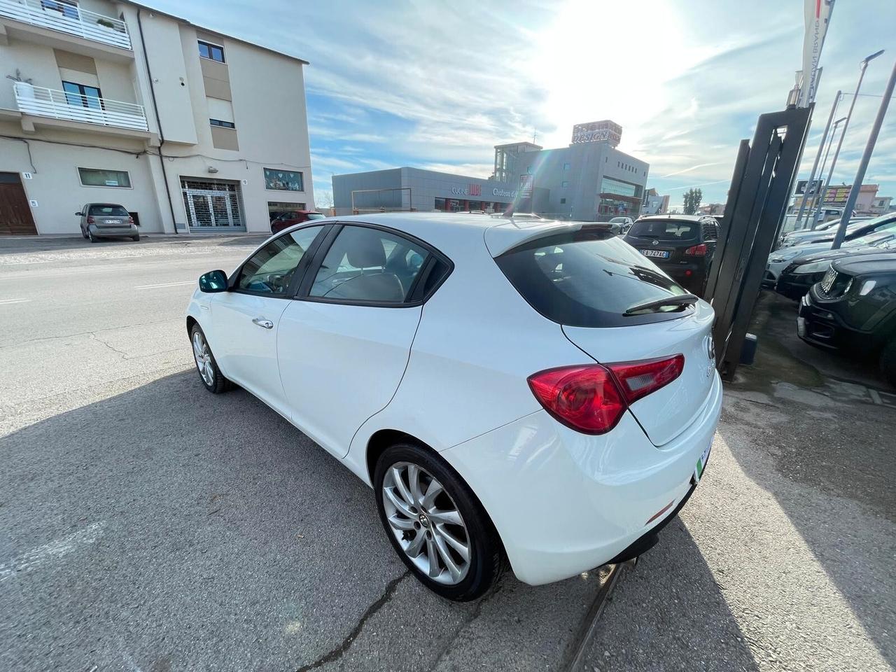 Alfa Romeo Giulietta 1.6 JTDm-2 105 CV Distinctive