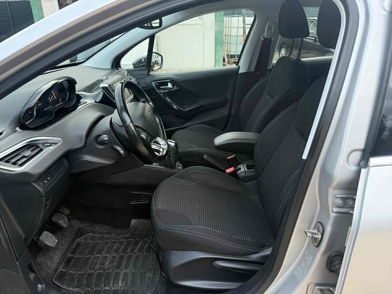 Peugeot 208 PureTech Allure 1.2 BENZINA 2015.