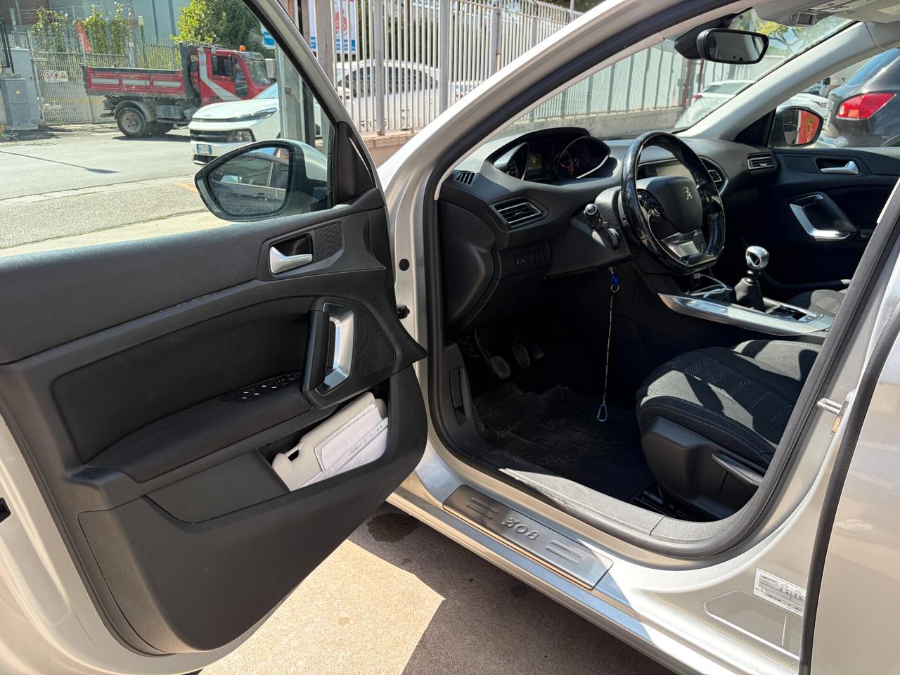 Peugeot 308 BlueHDi 120 S&S SW Allure
