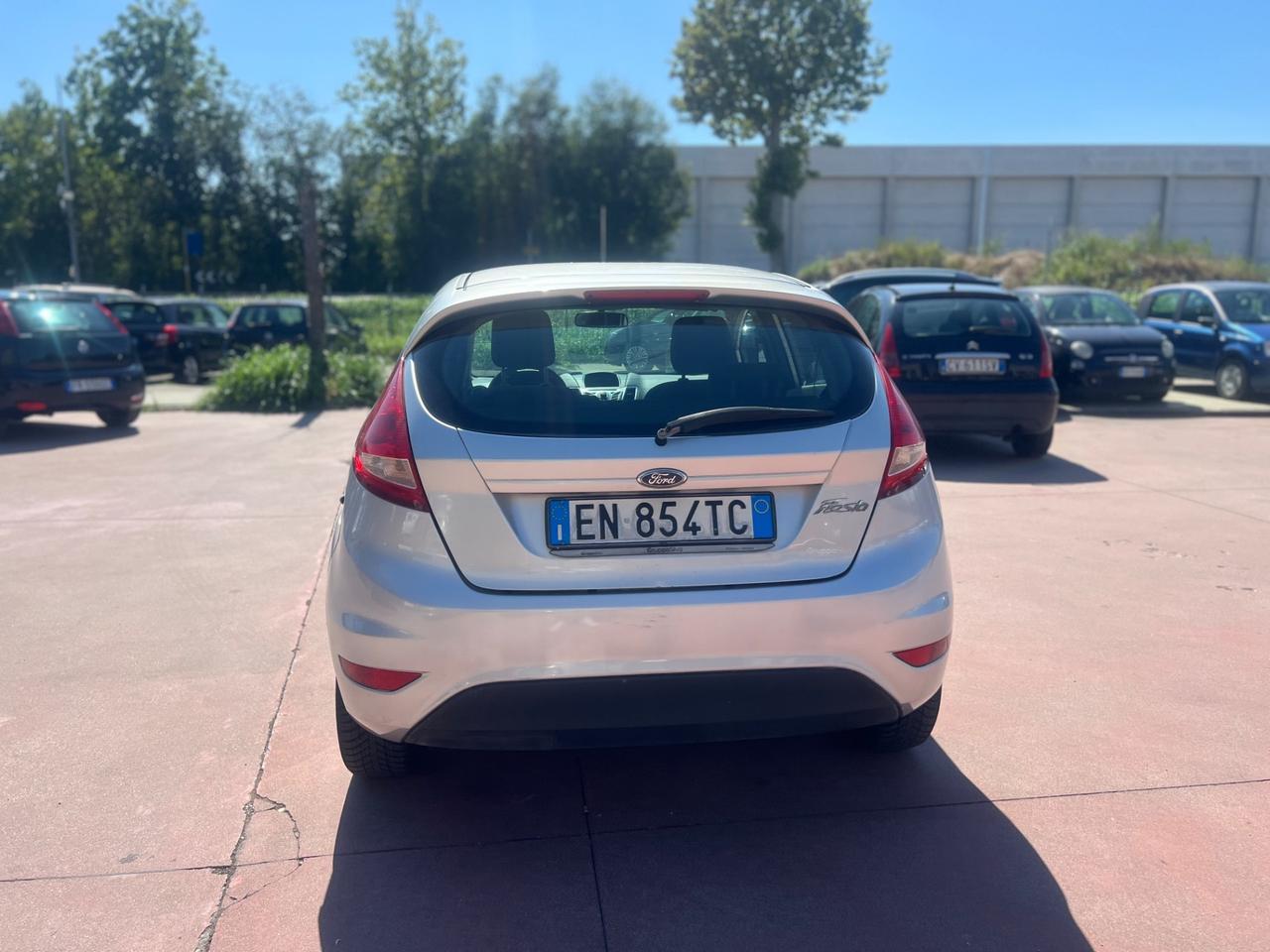 Ford Fiesta 1.4 16V 5p. Bz.- GPL Titanium Bs.