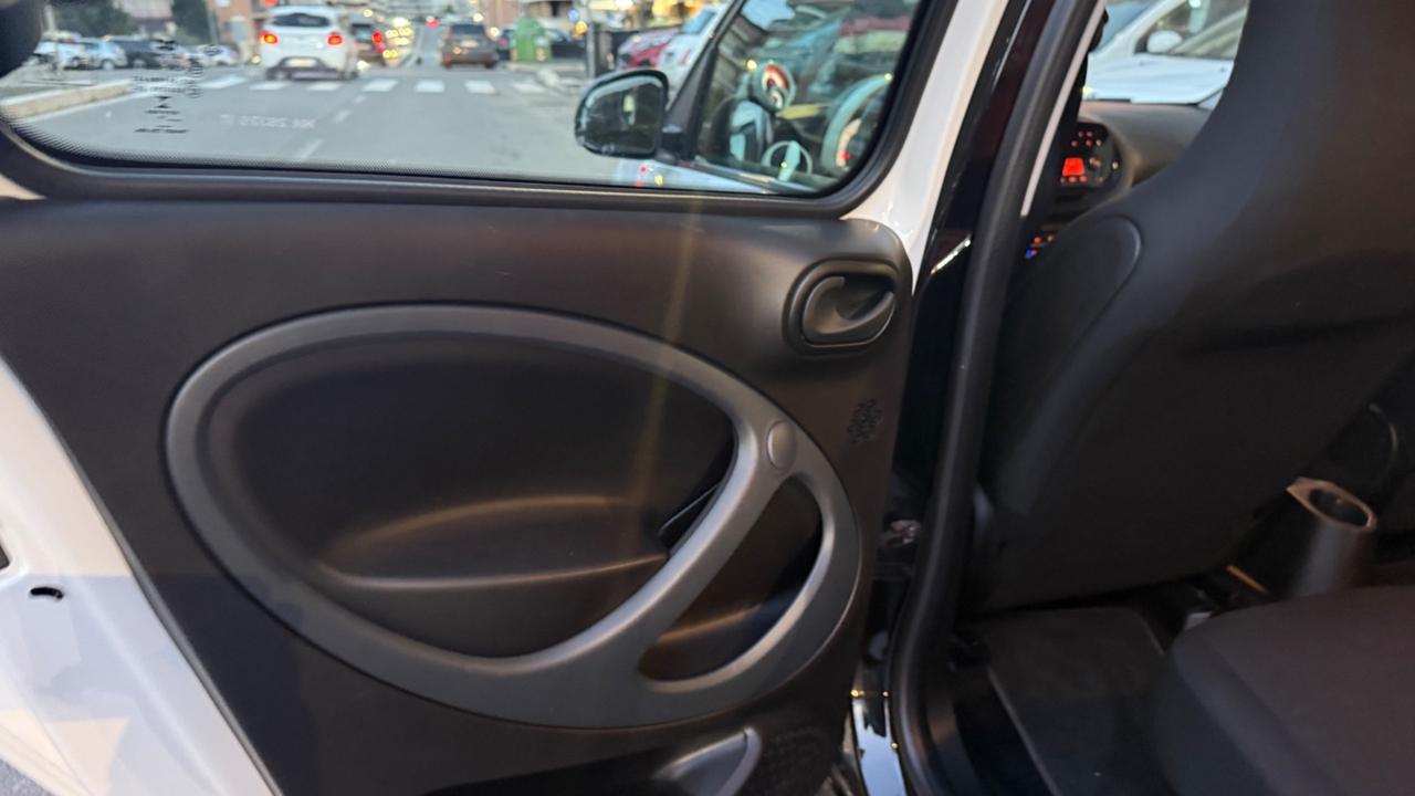 Smart ForFour EQ Passion LED PDC CERCHI 15 SOLO 30000 KM