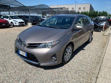 TOYOTA Auris Touring Sports 1.4 D-4D Lounge