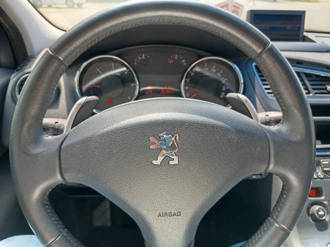 Peugeot 5008 1.6 HDi 110CV cambio robotizzato Féline