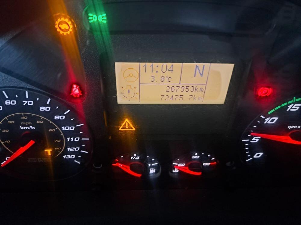Carro attrezzi Eurocargo 120 con braccio gru centrale a scomparsa