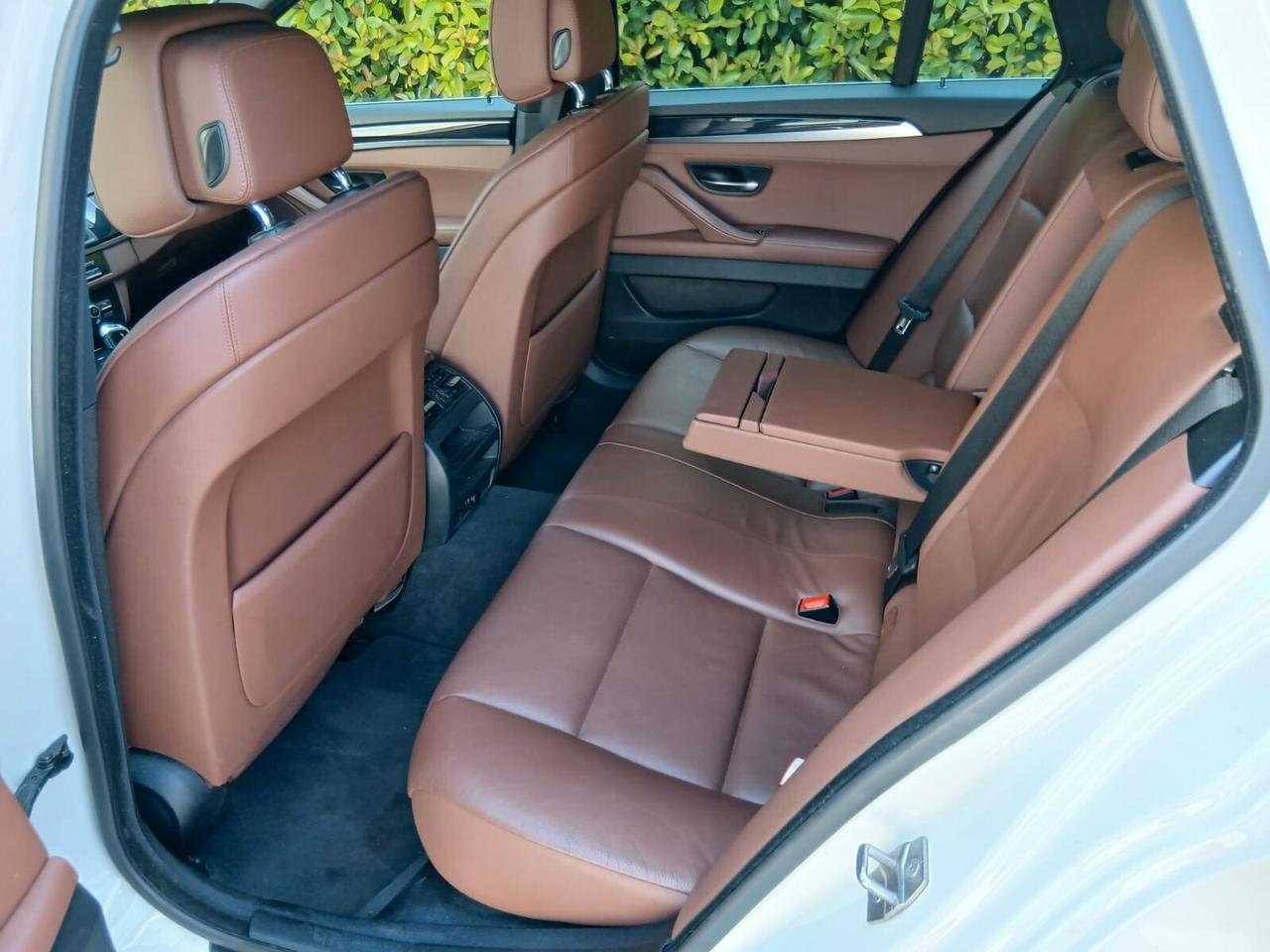 Bmw 525d xDrive Touring Futura in terno in pelle tabacco