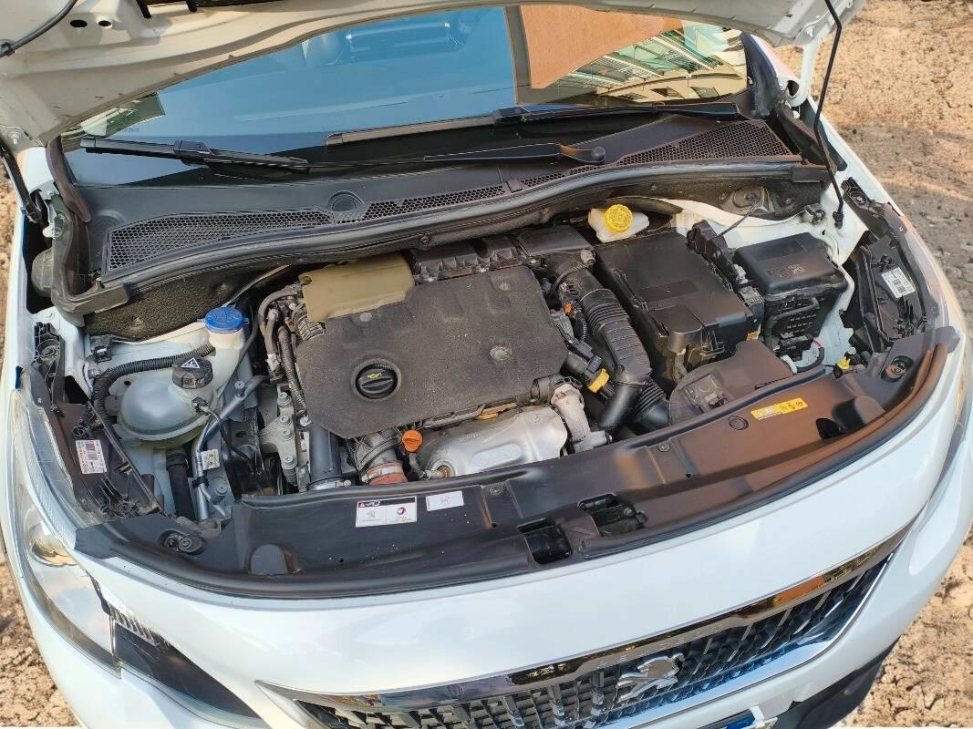 Peugeot 2008 2008 1.5 bluehdi Allure s&s 120cv eat6