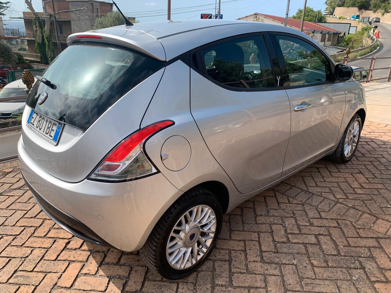 Lancia Ypsilon 1.2 69 CV 5 porte Gold