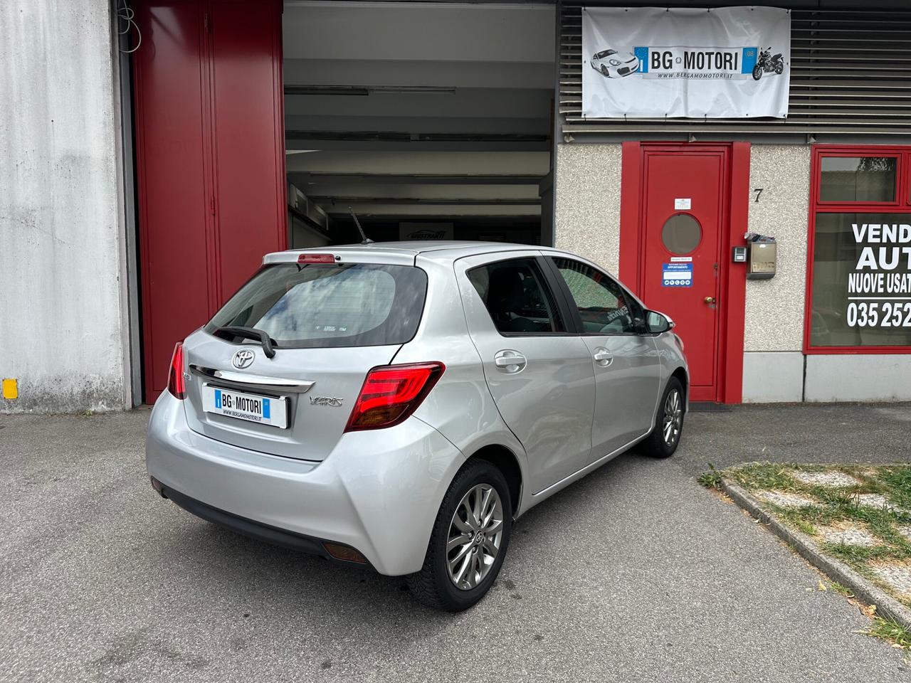 Toyota Yaris 5p 1.3 Lounge E6 OK NEOPATENTATO