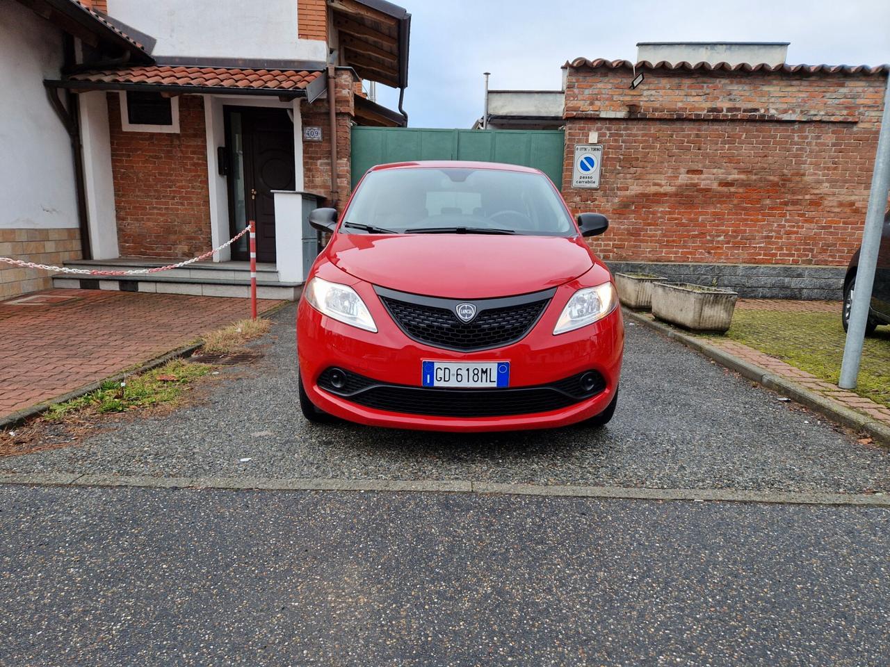 Lancia Ypsilon Hybrid 1.0 70CV "23.800 km" Bluetooth, Sensori p.