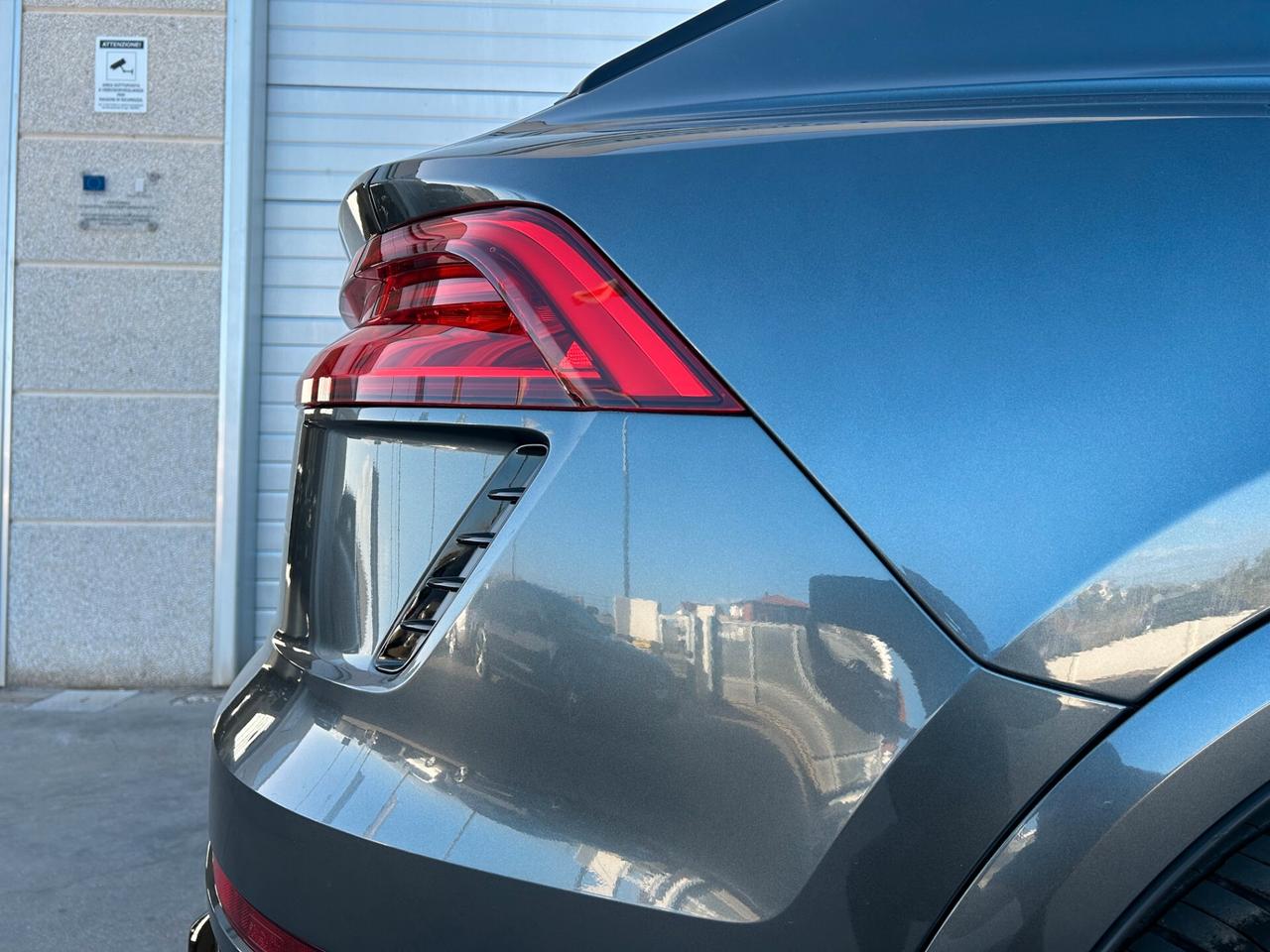 Audi RSQ8 TFSI V8 600CV quattro tiptronic