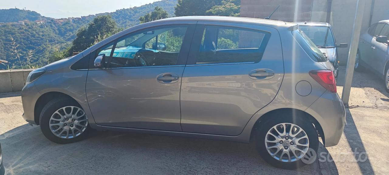 Toyota Yaris 1.0 Lounge