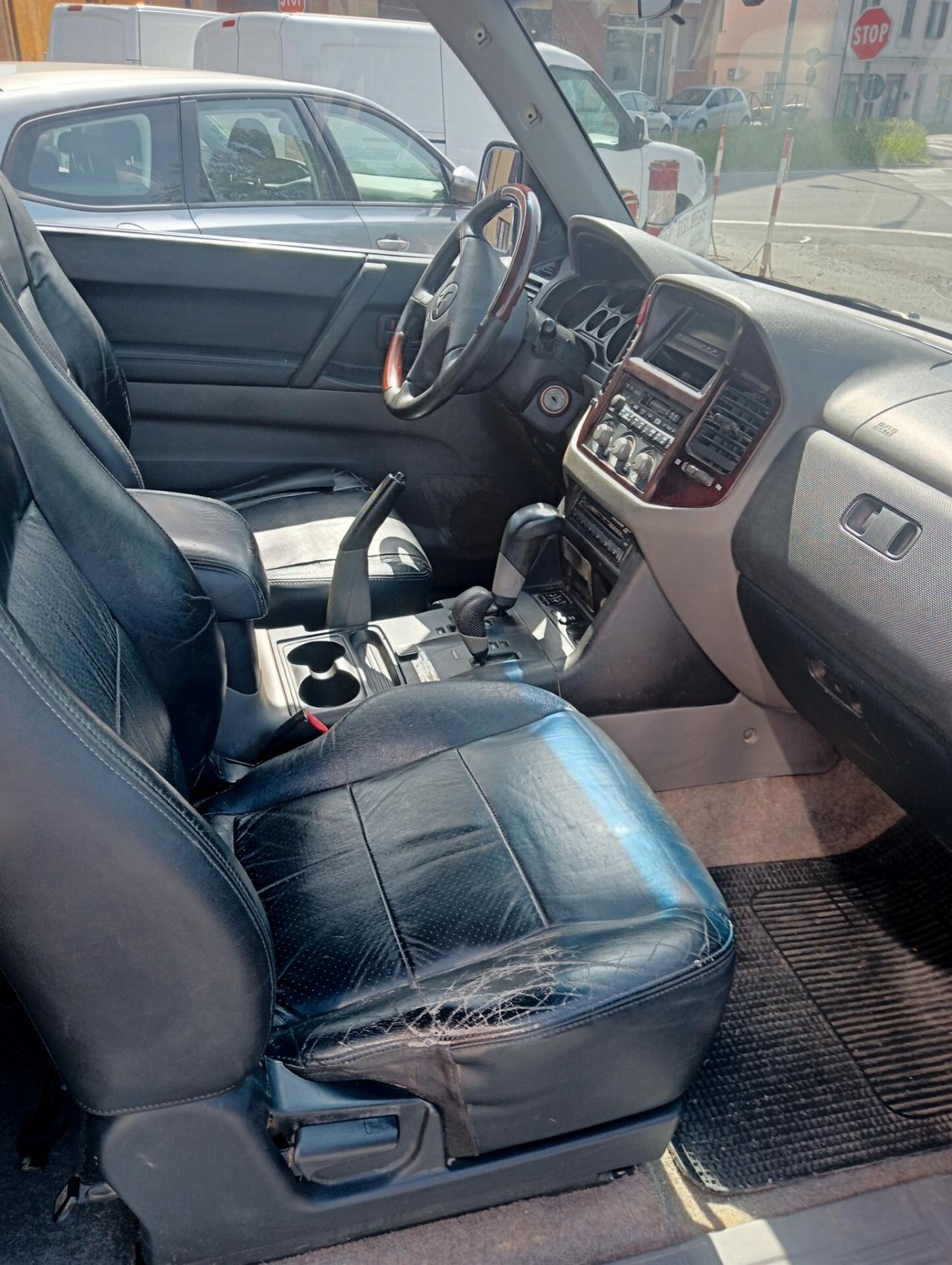 Mitsubishi Pajero 3.2 16V DI-D 3p. GLX Cambio Automatico