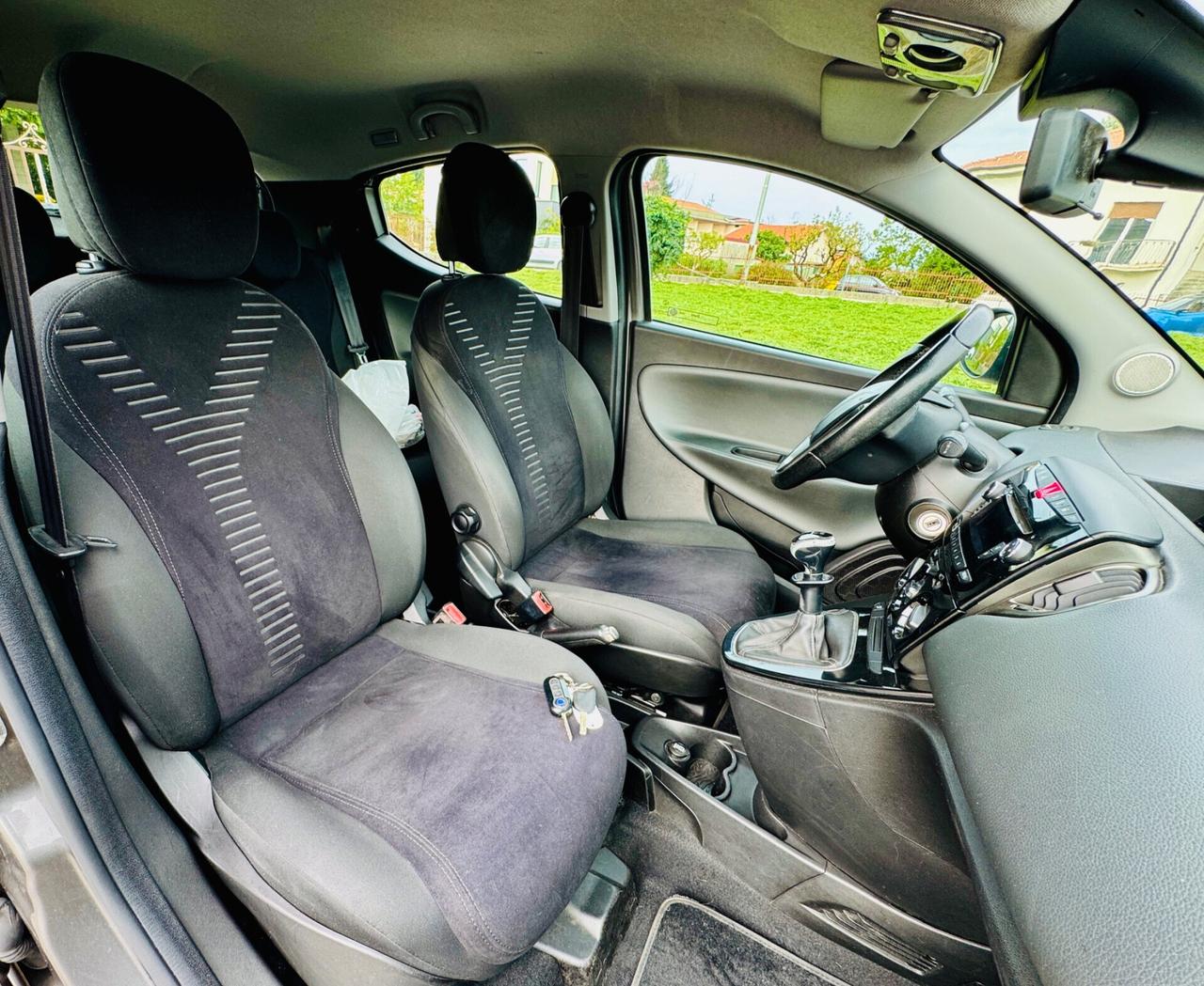 Lancia Ypsilon 1.2 69 CV 5 porte S&S Platinum