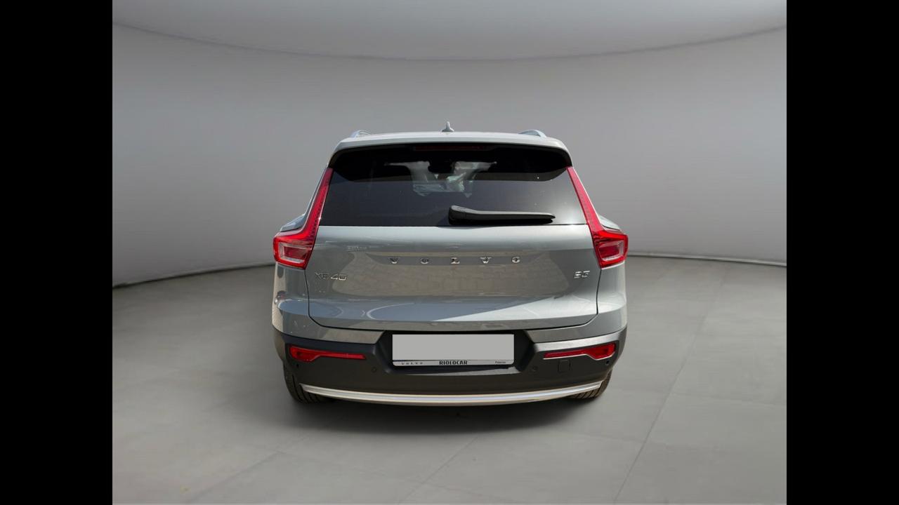 VOLVO XC40 Core B3 AUT