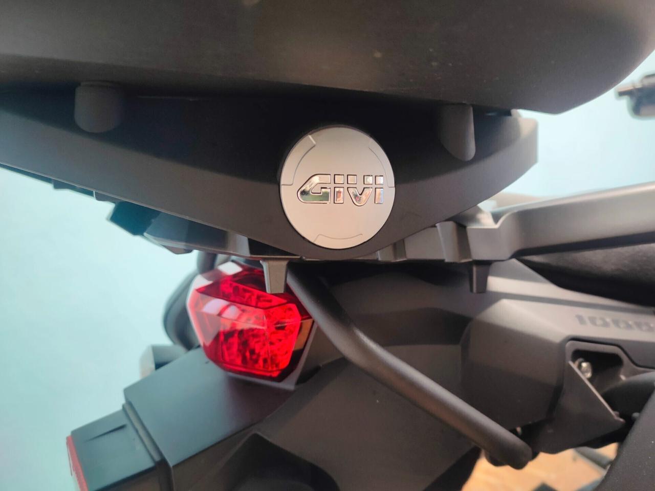 Suzuki V Strom DL 1000 soli 14.318 km.