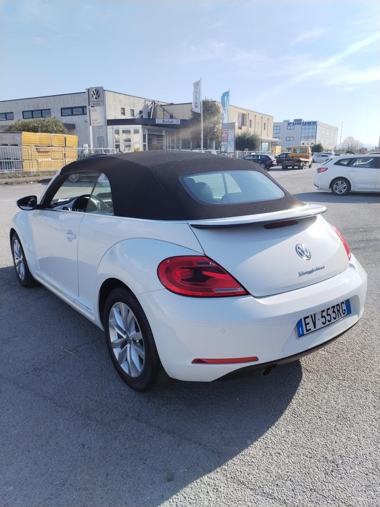 Volkswagen Maggiolino Cabrio 1.6 TDI Design pari al nuovo