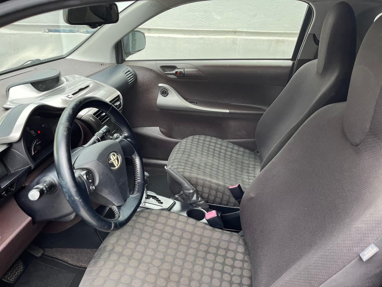 Toyota iQ Automatica Neo Patentati Finanziabile Permute