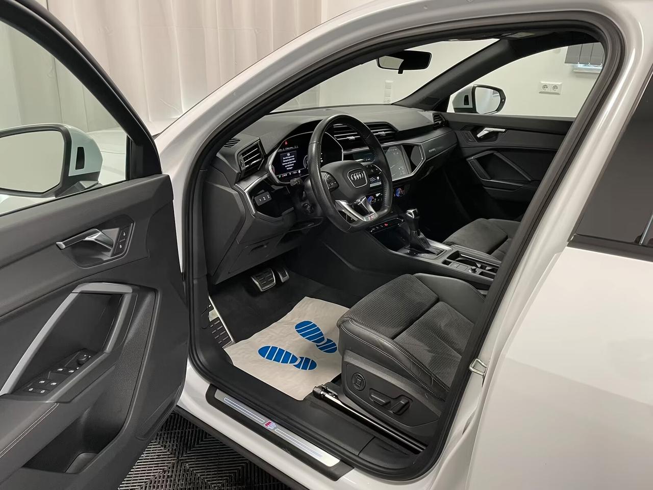 Audi Q3 SPB 40 TDI Q4 S-LINE PANO MATRIX