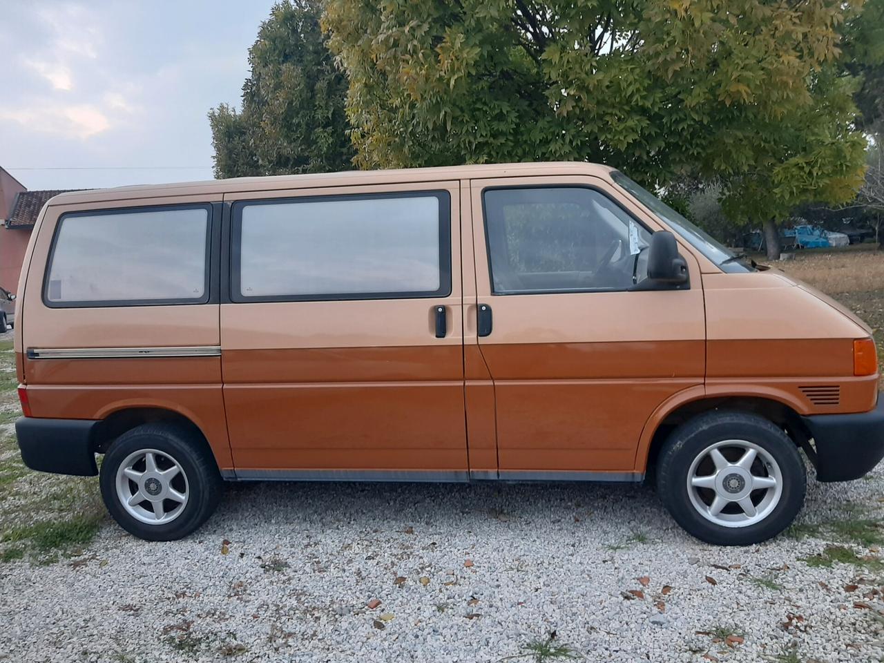 Volkswagen T4 1.9 TD 8 - Posti Caravelle