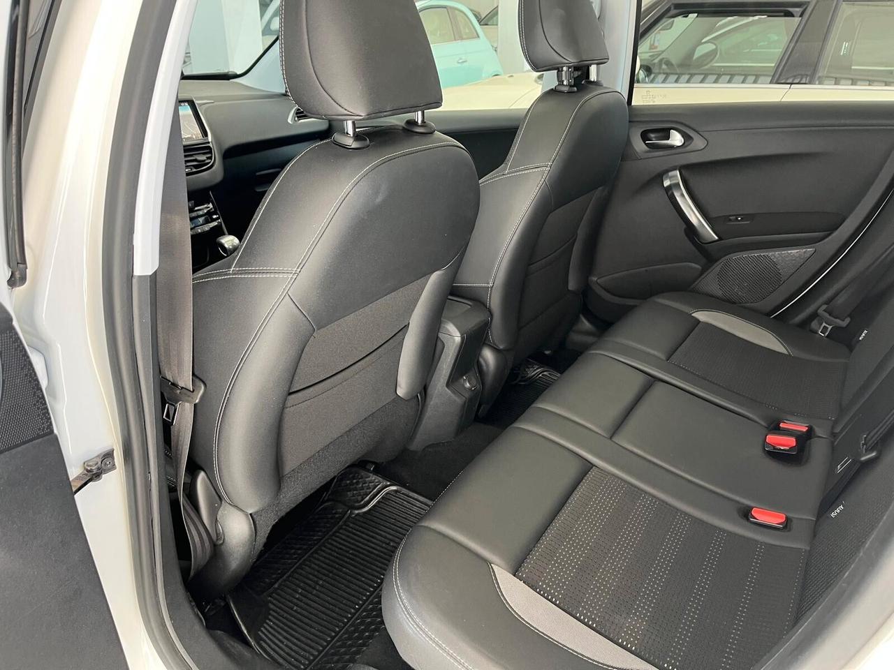 Peugeot 2008 BlueHDi 120 S&S Féline