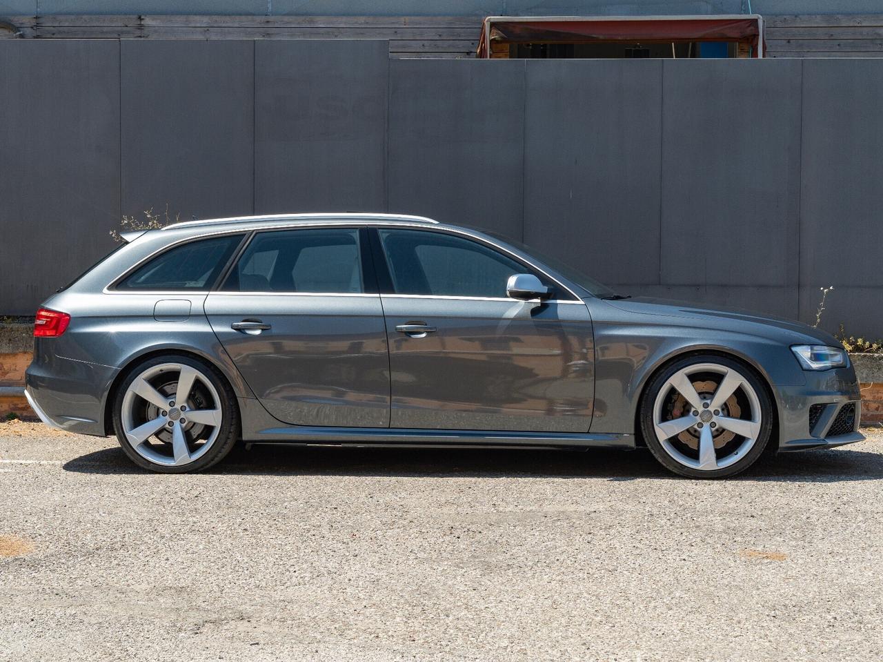 Audi A4 RS 4 Avant 4.2 V8 FSI quattro S tronic
