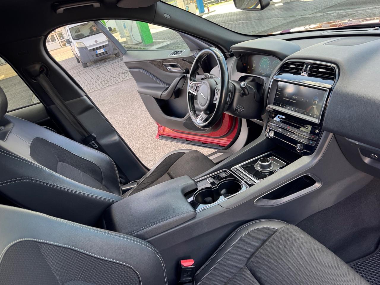 Jaguar F-Pace 3.0 D V6 300 CV AWD aut. Prestige