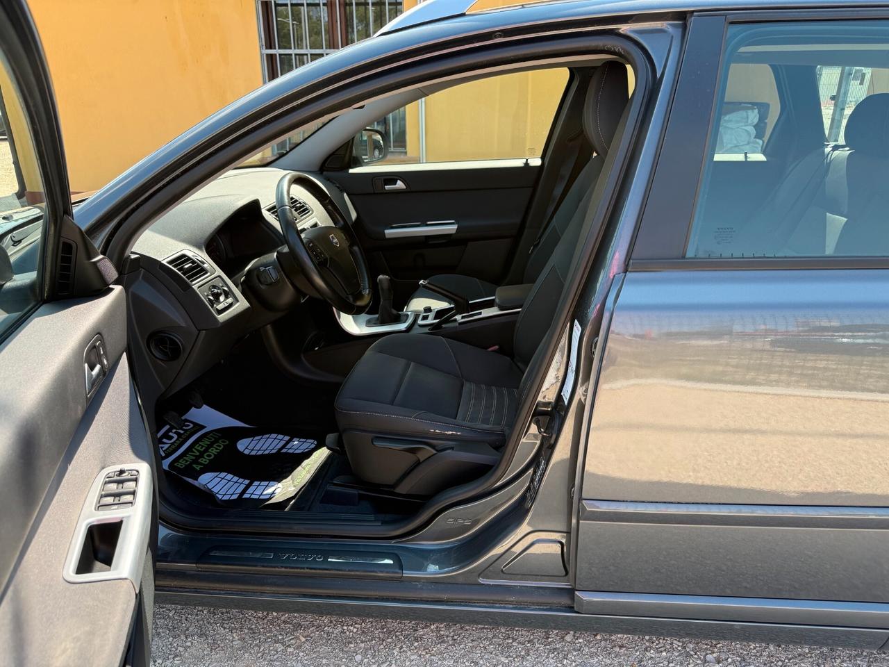 Volvo V50 D2 R-design