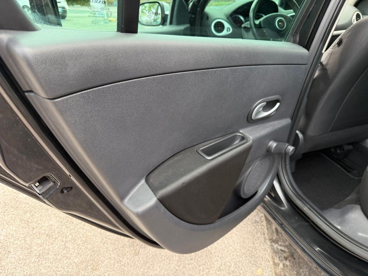 Renault Clio 1.2 SPORT 70MILAKM DA VETRINA
